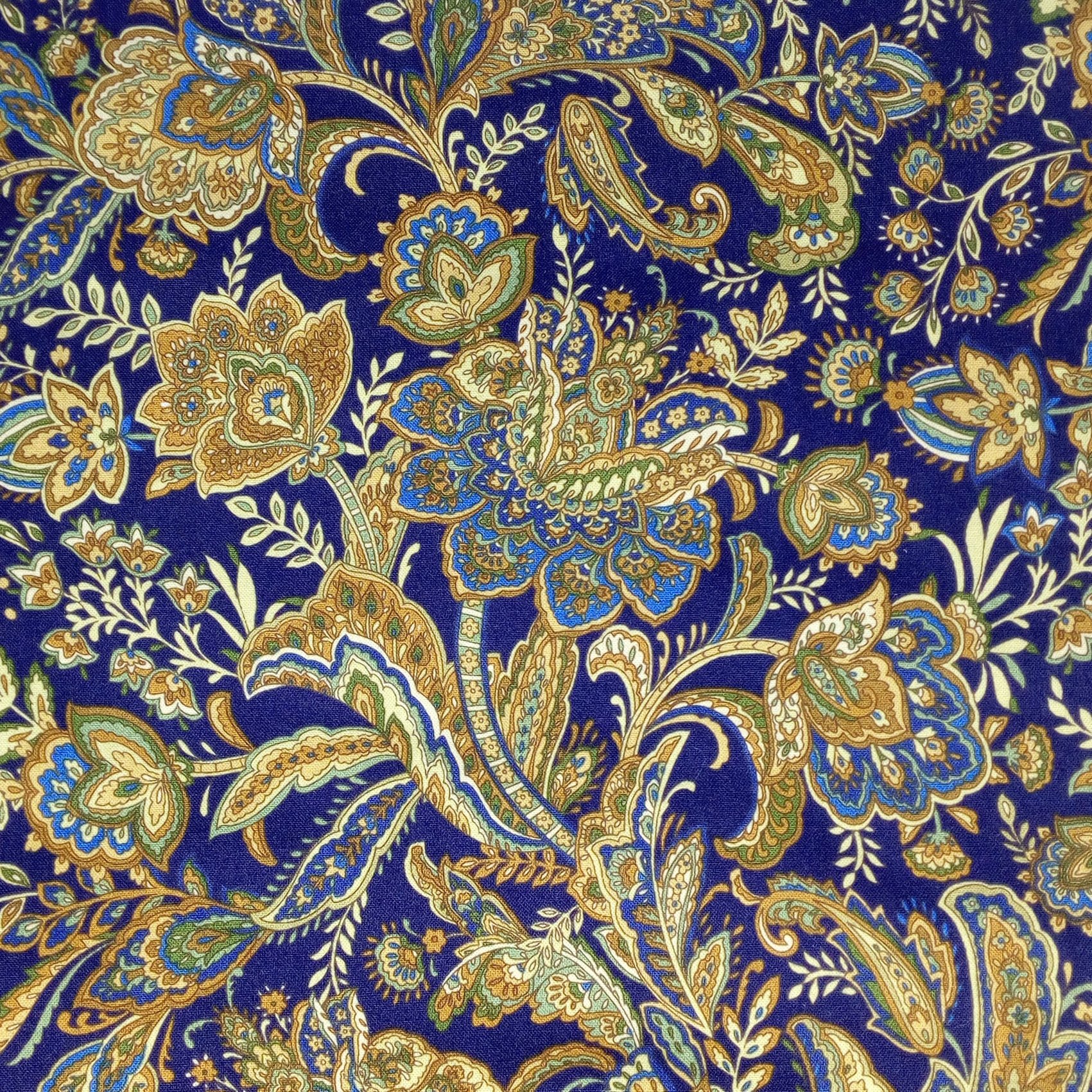 Stoffstück "Blumenornamente auf Dunkelblau"