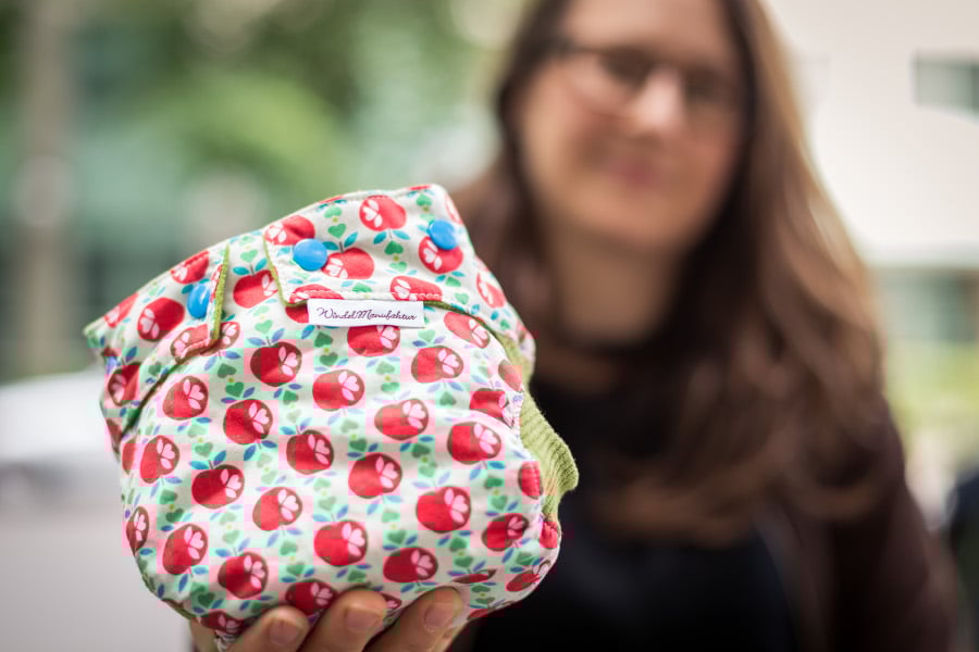 Stephanie Oppitz mit Stoffwindel