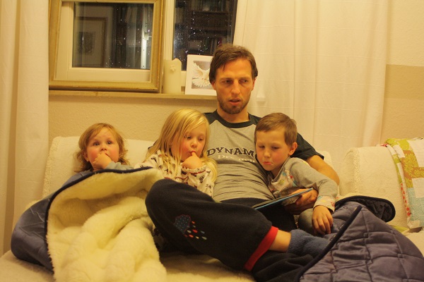 Der Papa mit seinen drei Kleinen :-)